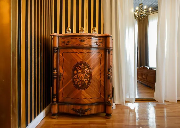 Centrally Located 2Br Apartment With Balcony & Unique Design Bucureşti